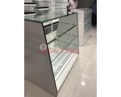 Thanh lý tủ trưng bày giữa phòng mã số 645